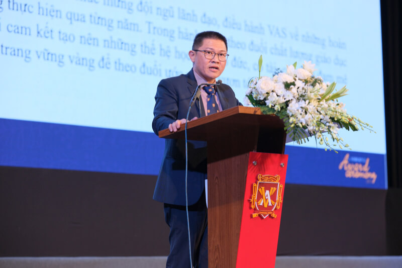 Ông Melvyn Lim phát biểu tại buổi lễ.